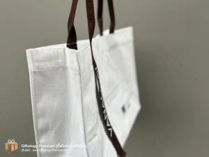กระเป๋าผ้าดิบของพรีเมี่ยม พร้อมโลโก้องค์กร